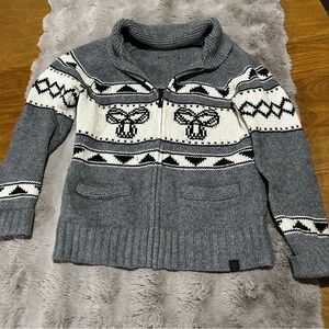 Aritzia Gray and White Women's TNA Sweater